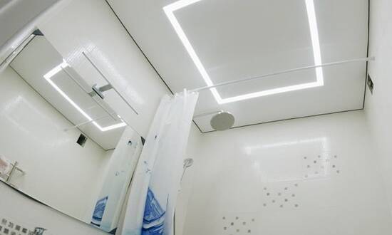 Светополосы на натяжном потолке 3 кв.м. - Ванная - Россоны
